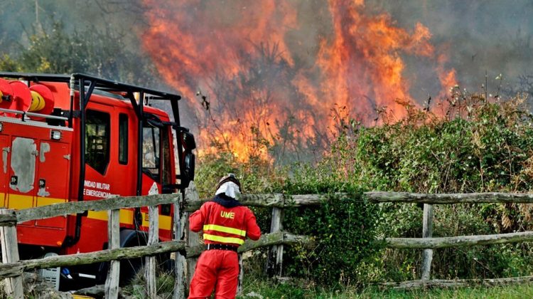 Bomberos luchan contra más de 130 incendios en el norte de España