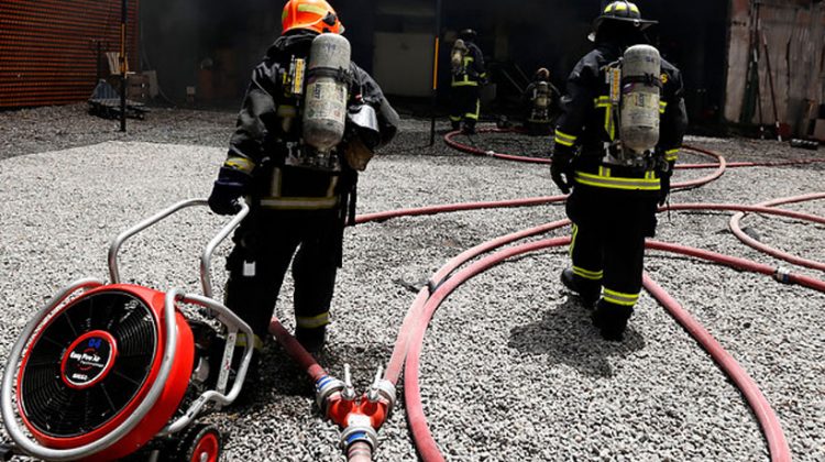 Senado aprobó norma que impide el despido de voluntarios de Bomberos