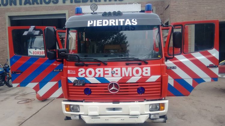 Bomberos de Piedritas cuenta con una nueva autobomba