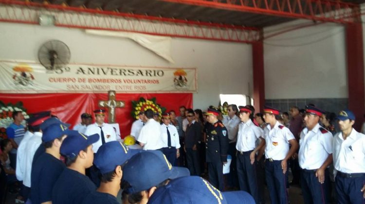 Con profundo dolor despiden los restos del Bombero fallecido en Entre Rios