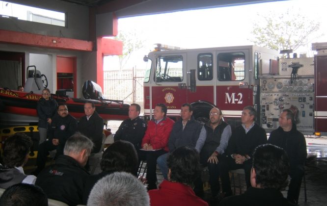 Bomberos de Tijuana recibio dos unidades acuáticas de rescate, dos camionetas y un pick up