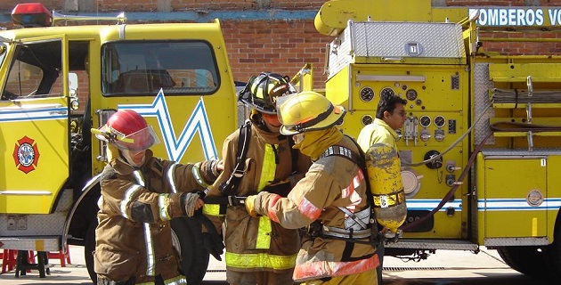 Roban equipos a Bomberos Voluntarios en Morelia