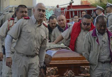 Rinden homenaje a bombero fallecido