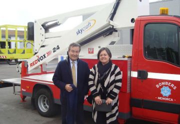 Un nuevo camión de bomberos para el puerto de Maó