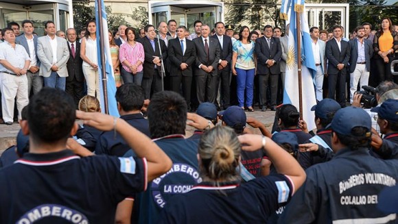 Reconocimiento a los Bomberos Voluntarios de Tucumán