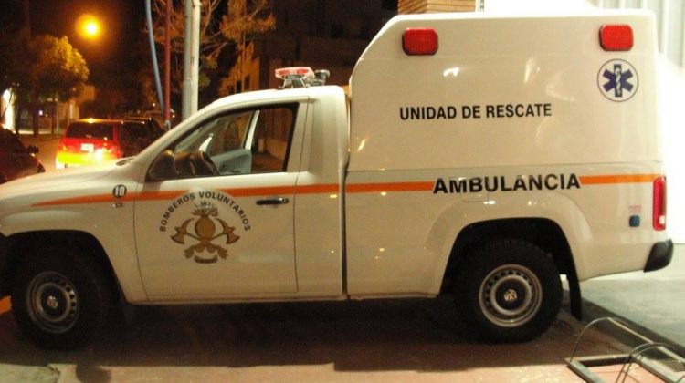 Bomberos Voluntarios de Castelli incorporo una ambulancia
