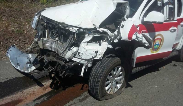 Camioneta de Bomberos del Valle de San José colisionó contra una volqueta