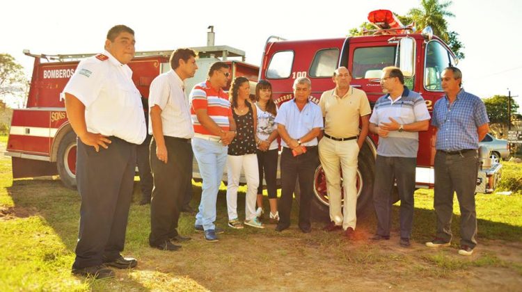 Bomberos Voluntarios de Fontana recibió una unidad autobomba