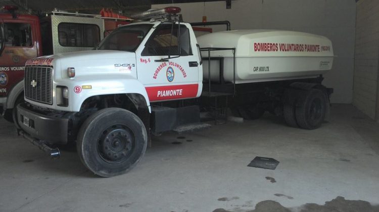 Bomberos Voluntarios de Piamonte incorporó un camión cisterna