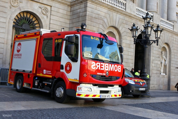 El cuerpo de bomberos de Barcelona adquieren cuatro camiones Renault truck