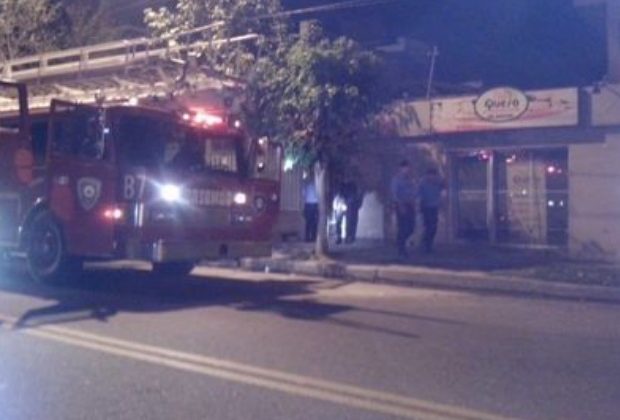 Camión de Bomberos que se dirigía a un siniestro chocó con un remis