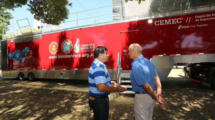 Nuevo Centro de Entrenamiento Móvil para bomberos de Argentina