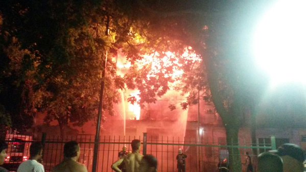 Gran incendio devora conventillos de La Boca