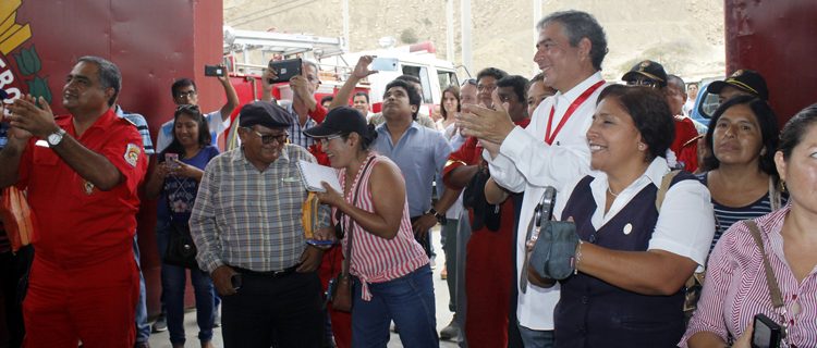 Gobierno Regional entrega camión cisterna a de Bomberos de Talara