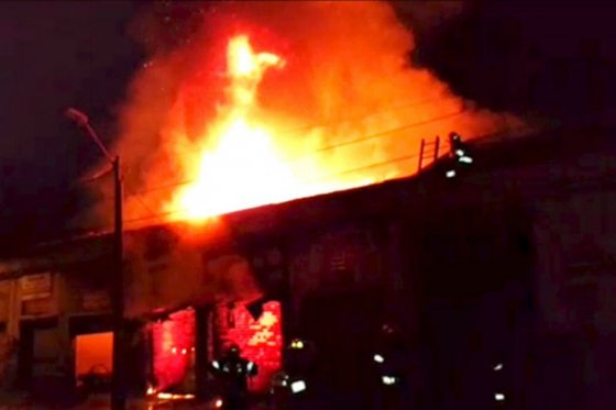 Incendio afectó seis locales en Medellín