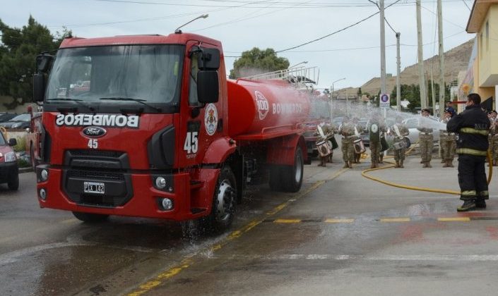 Festejos por 20 años de servicio y nuevo autobomba