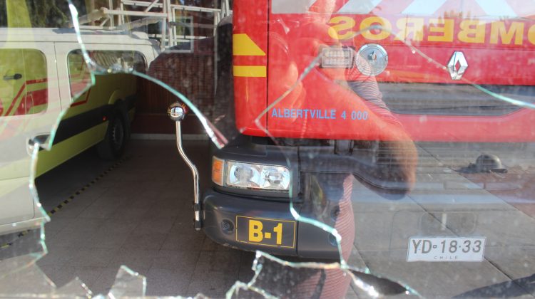Antisociales atacan cuartel de Bomberos