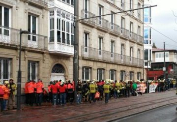 Nueva protesta de los bomberos en Vitoria-Gasteiz