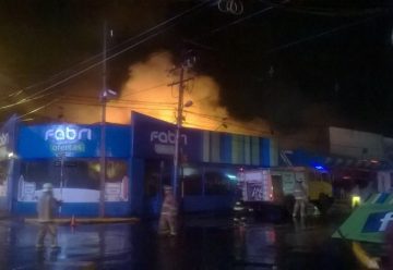 Voraz incendio afectó tienda de ropas