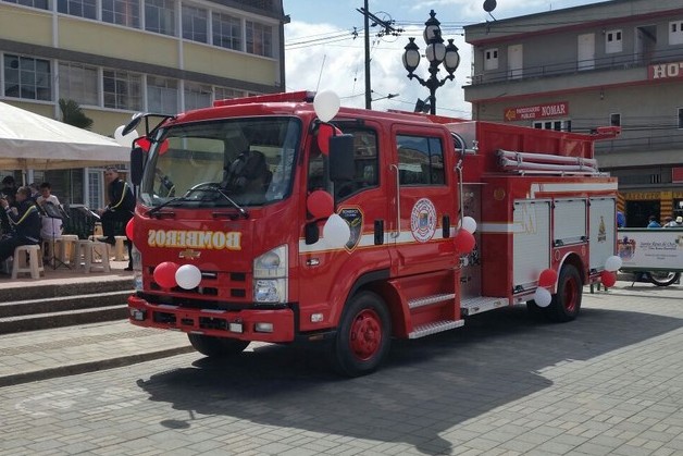 Dapard entrega carro de bomberos en Santa Rosa de Osos