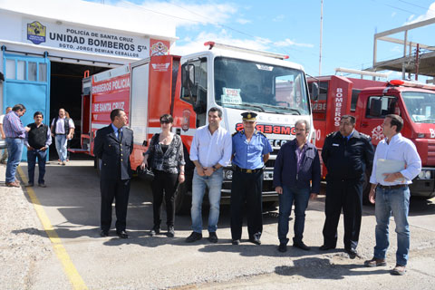 Fomicruz entregó camión a Bomberos de Santa Cruz