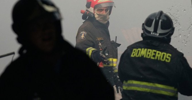 Un bombero resultó con heridas en incendio en Tierra Amarilla