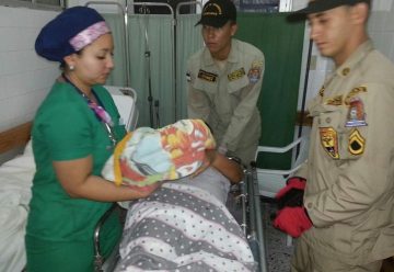 Mujer da a luz asistida por bomberos en Santa Bárbara