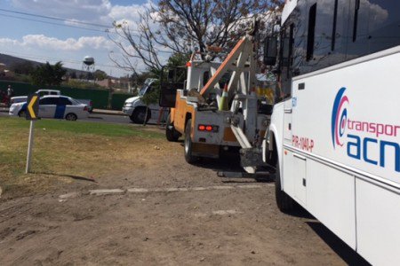 Chocó camión de transporte de personal contra base de Bomberos