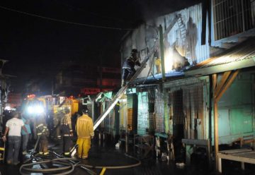 Incendio en céntrico bazar de La Ceiba