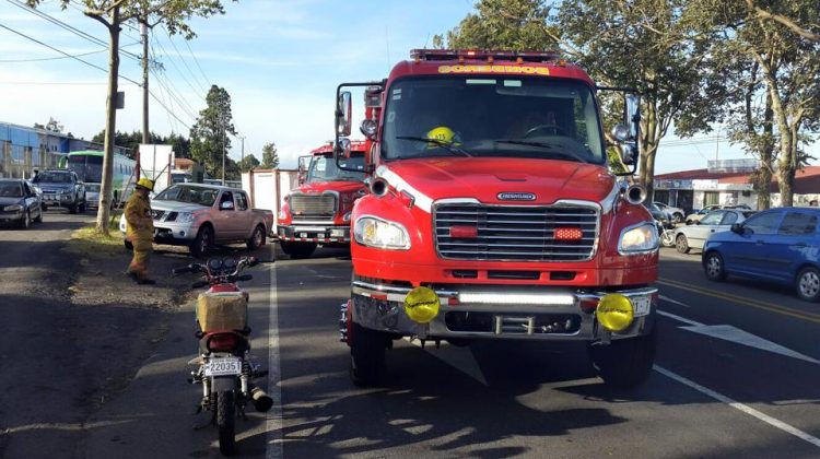 Choca unidad de Bomberos cuando iba a atender emergencia