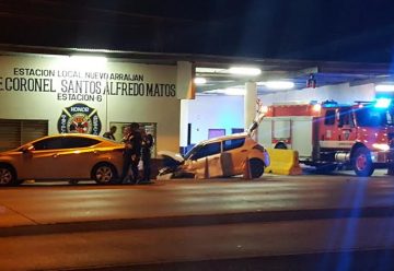 Sargento resulta herido tras colisión entre dos autos en cuartel de bomberos