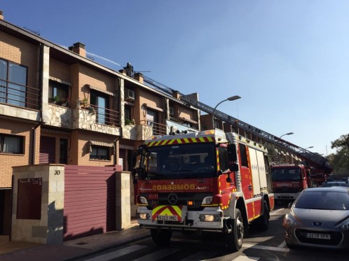 Un bombero resulta herido al intentar sofocar un incendio
