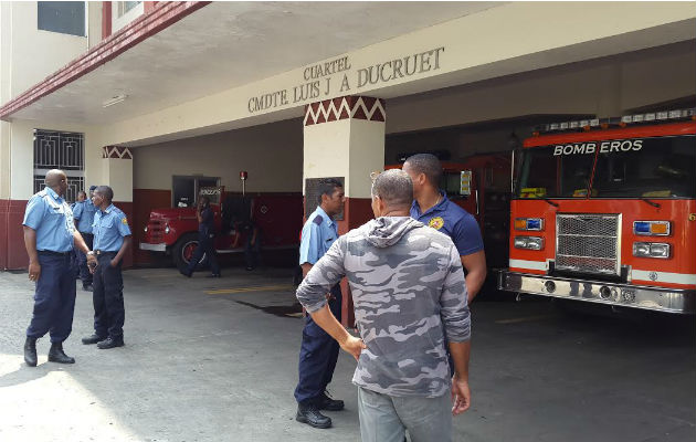 Bomberos de Colón se declaran en huelga de brazos caídos