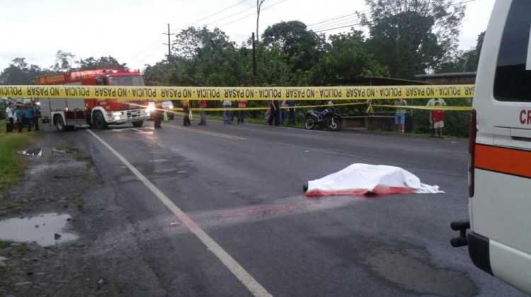 Unidad de Bomberos atropella y mata hombre en Sarapiquí