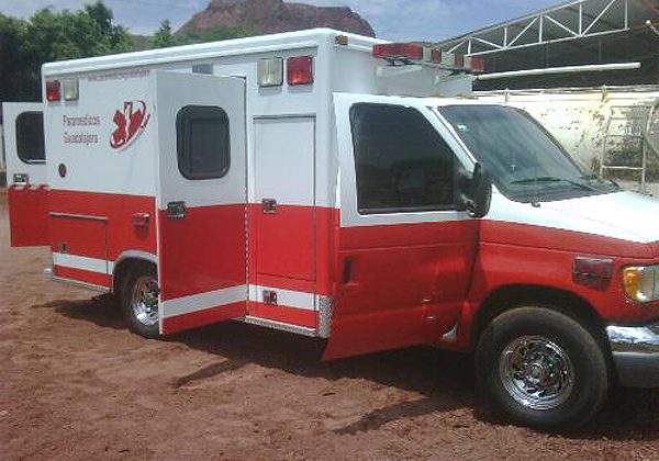 Sujeto roba ambulancia de los bomberos en Tequisquiapan