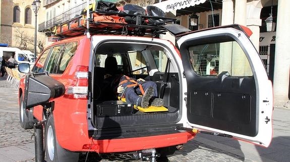 Un nuevo vehículo refuerza a bomberos de Segovia