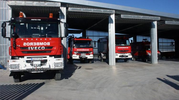 Sólo tres bomberos por turno para atender las emergencias