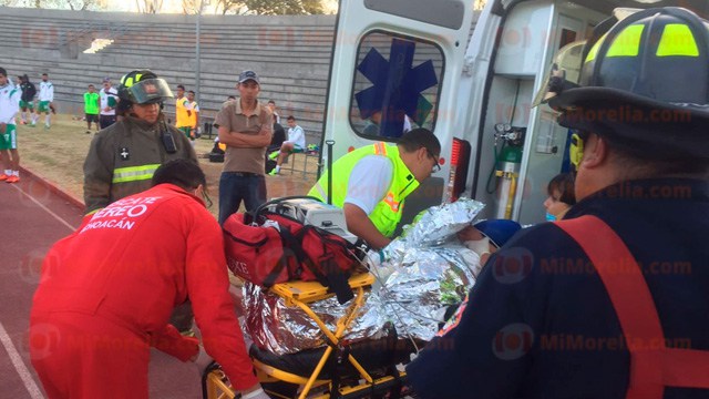 Se accidentan bomberos de Puruándiro; una paramédico grave