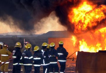 Bomberos se capacitaron en incendios industriales