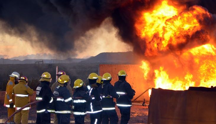 Bomberos se capacitaron en incendios industriales