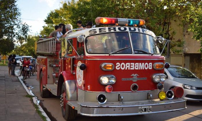 Bomberos Voluntarios de Serodino recibió su primer autobomba