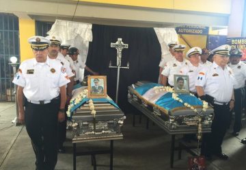 Homenaje a bomberos fallecidos en Guatemala