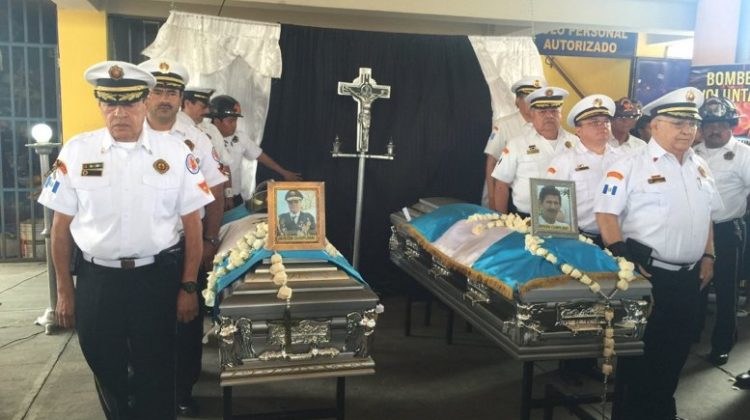 Homenaje a bomberos fallecidos en Guatemala
