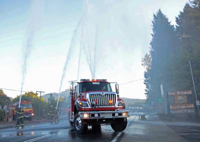 Entrega de un nuevo carro para Bomberos de Ensenada