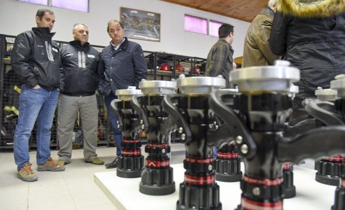 Bomberos recibió una donación de materiales para su trabajo