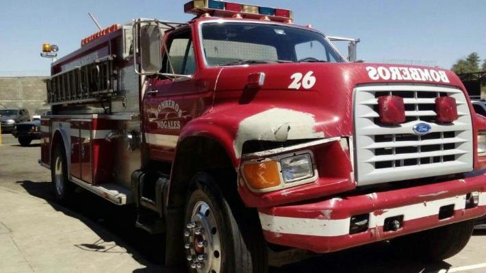 Un carro bomba atropella a dos personas