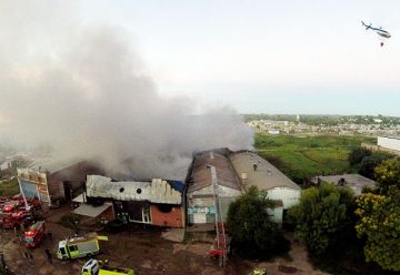 Voraz incendio en dos galpones ubicado en la zona de El Triángulo