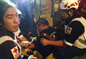 Incendio en bodega de Azcapotzalco deja tres bomberos heridos