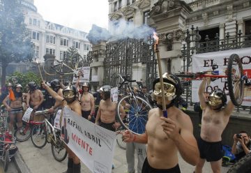 Los bomberos de Asturias se desnudan por reclamos laborales