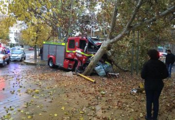 Camión de Bomberos de Chimbas chocó contra un auto